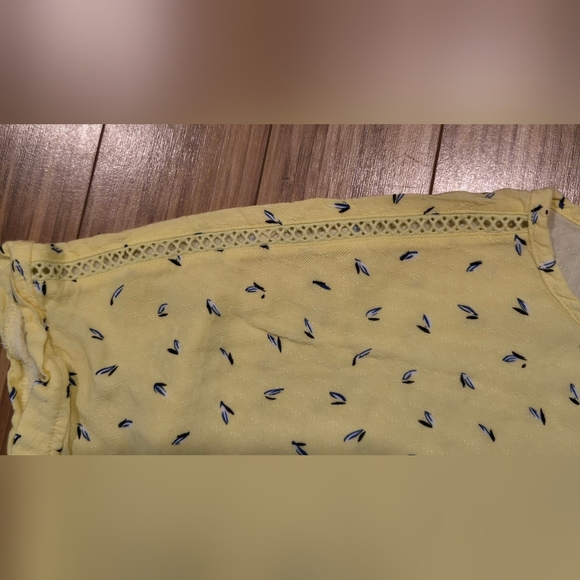 ❤️ David Bitton Women's Top with Tie Front - Picture 5 of 9